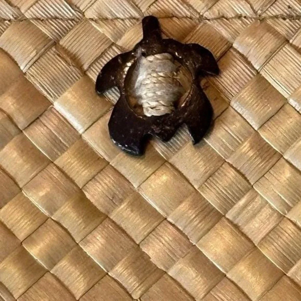 Honu Lauhala Clutch Makeup bag: Pūhala Woven Hawaiian Sea Turtle